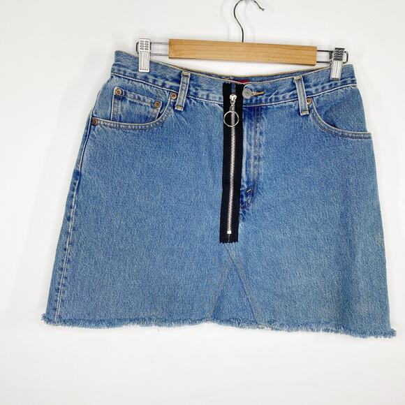 Levi's Handmade Classic Relaxed Light Wash Blue Denim Mini Skirt Women's Size 31 - Picture 1 of 7